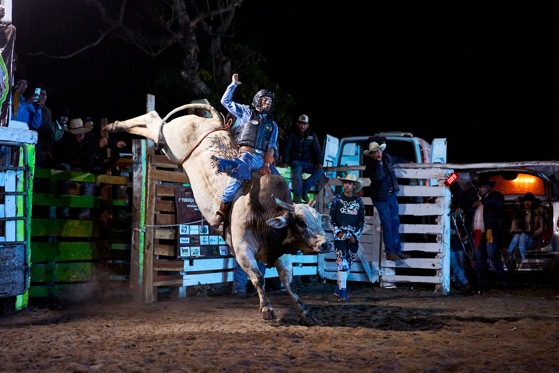 max-kandler-bull-riding-phtography-11